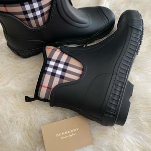 Burberry Ankle Rain Boots 37-US 6.5.